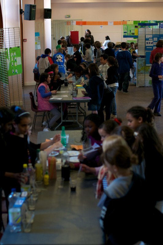 Les Enfants animent leurs stands à l'expo science